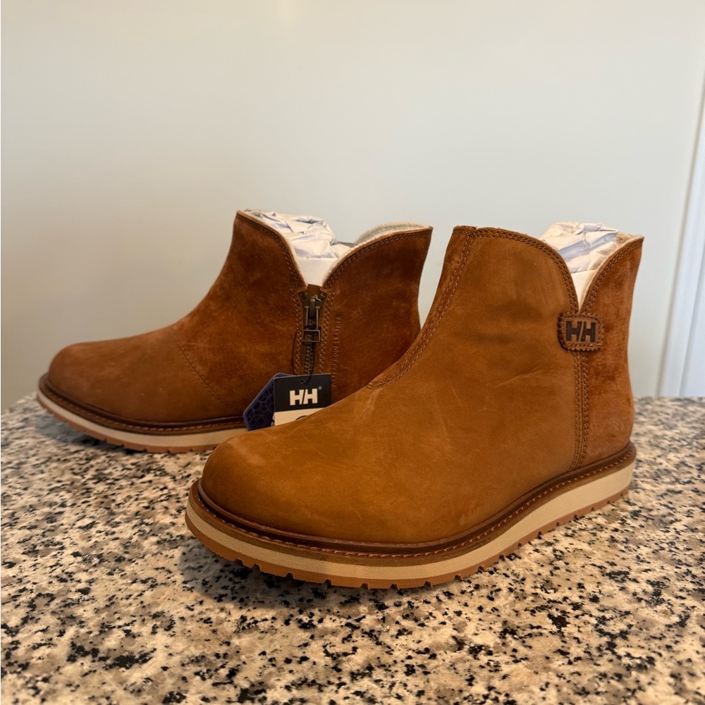 NWT Helly Hansen Women’s Seraphina Demi Boots Waterproof Leather
